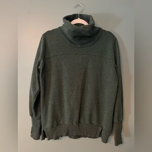 Women’s alo Green Turtleneck Sweatshirt